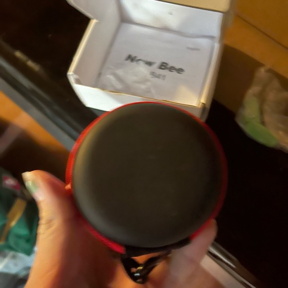 New Bee Ear Piece - Picture 2 of 3